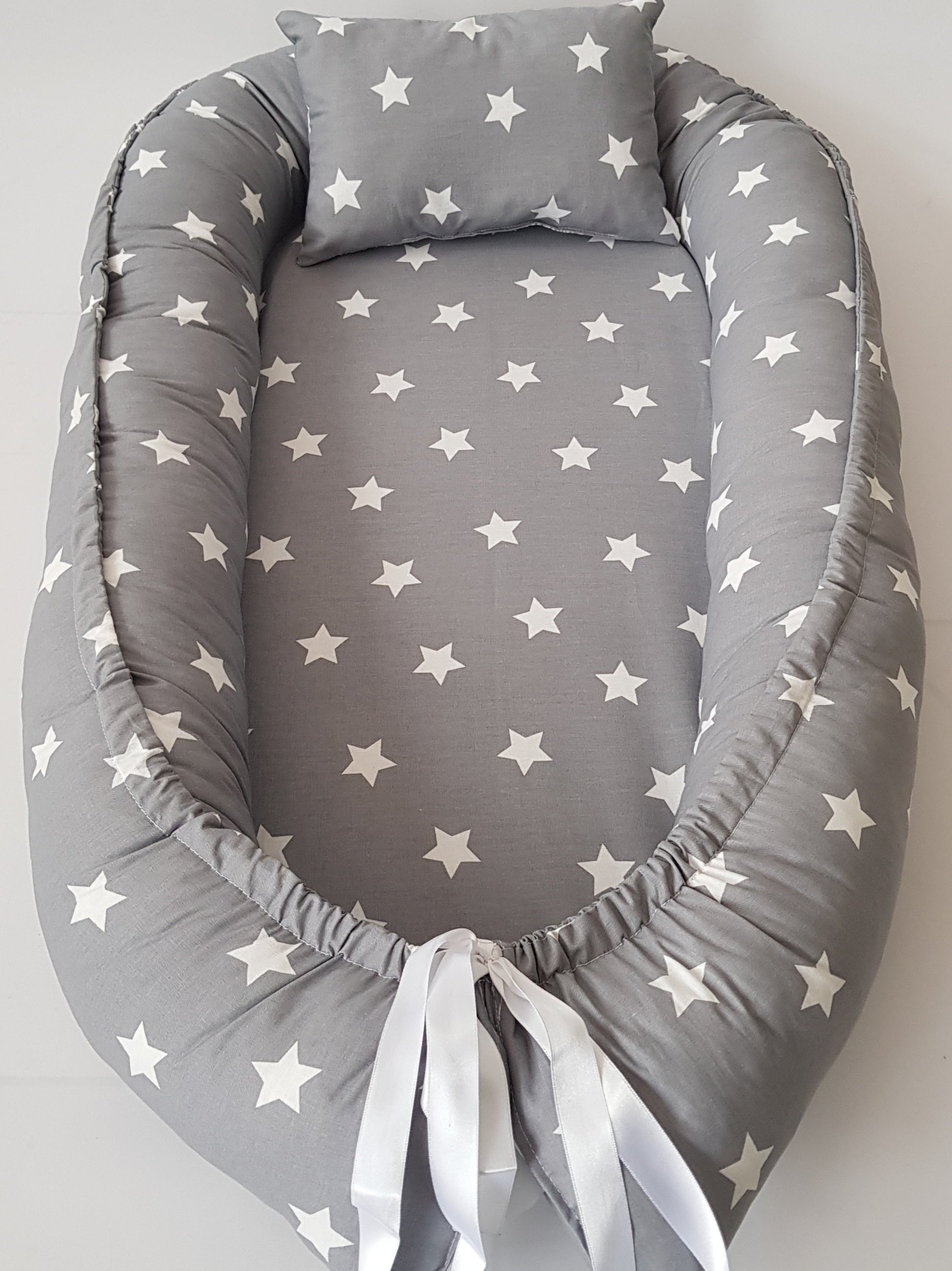BabyNest Anne Yanı Bebek Yatağı - Beyaz Yıldızlar Pamuk Kumaş