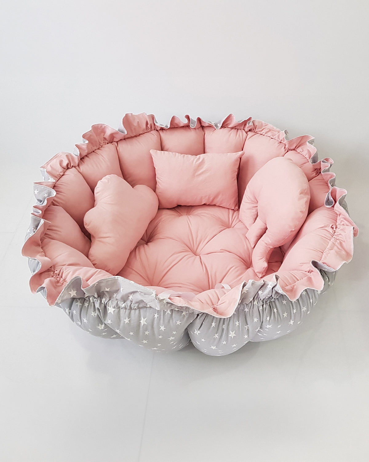 Gri yıldızlı ve pudra 3'ü 1 arada BabyNest uyku ve oyun minderi, yuva hali