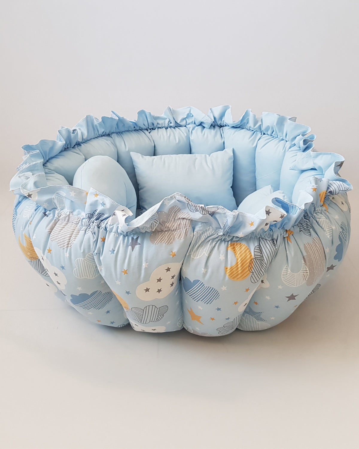 Mavi bulutlar 3'ü 1 arada BabyNest uyku ve oyun minderi, yuva hali