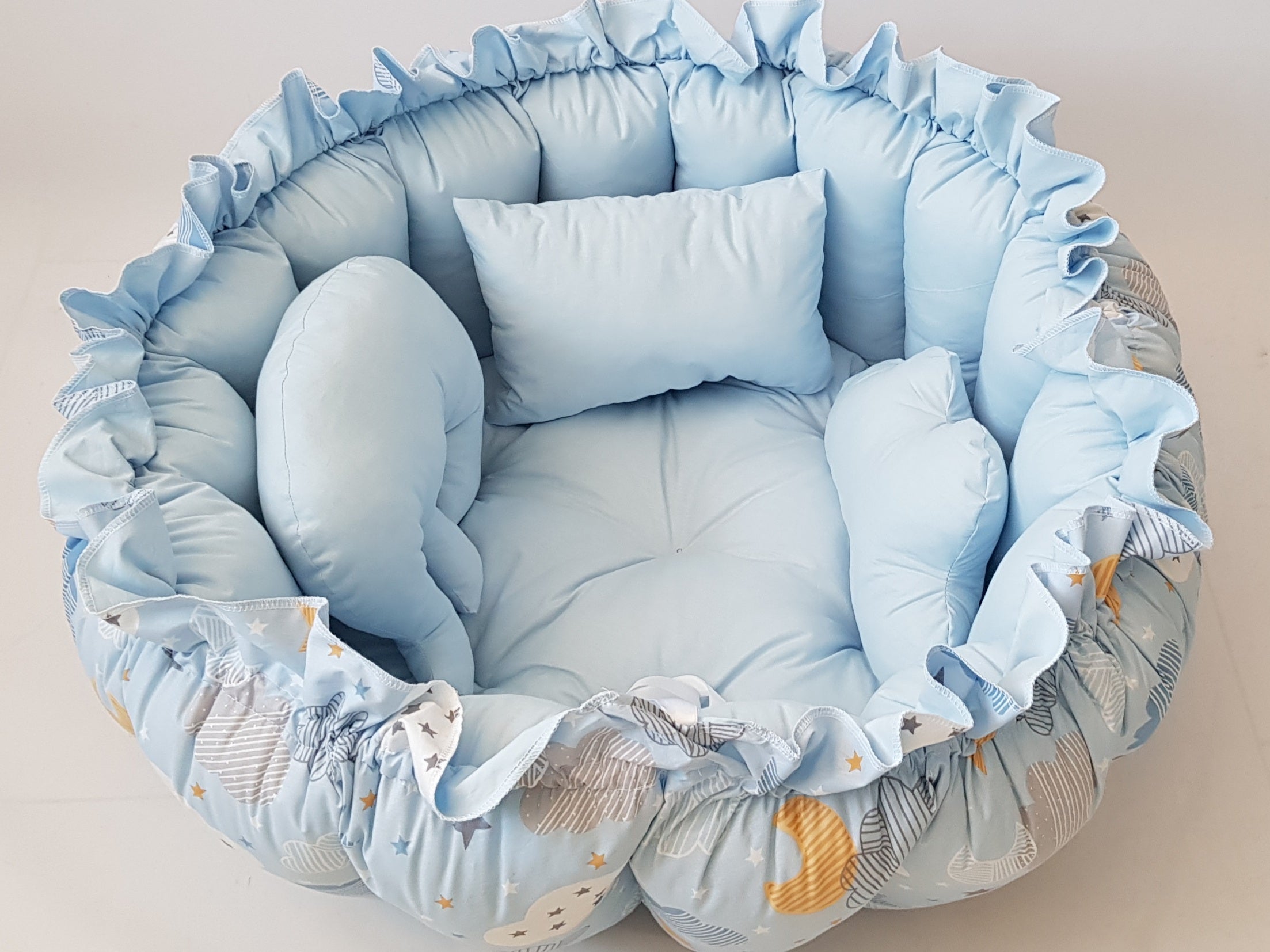3'ü 1 Arada BabyNest Uyku ve Oyun Minderi Seti - 3 Figürlü Yastık Hediyeli Mavi Bulutlar