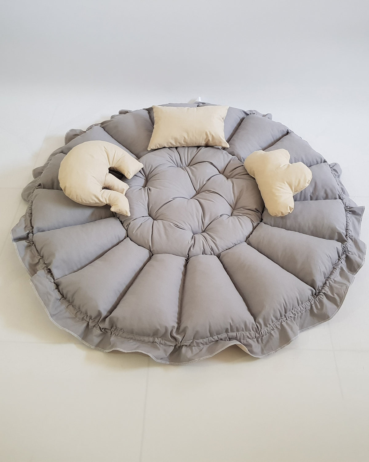 Gri 3'ü 1 arada BabyNest, gri yüzü oyun minderi hali