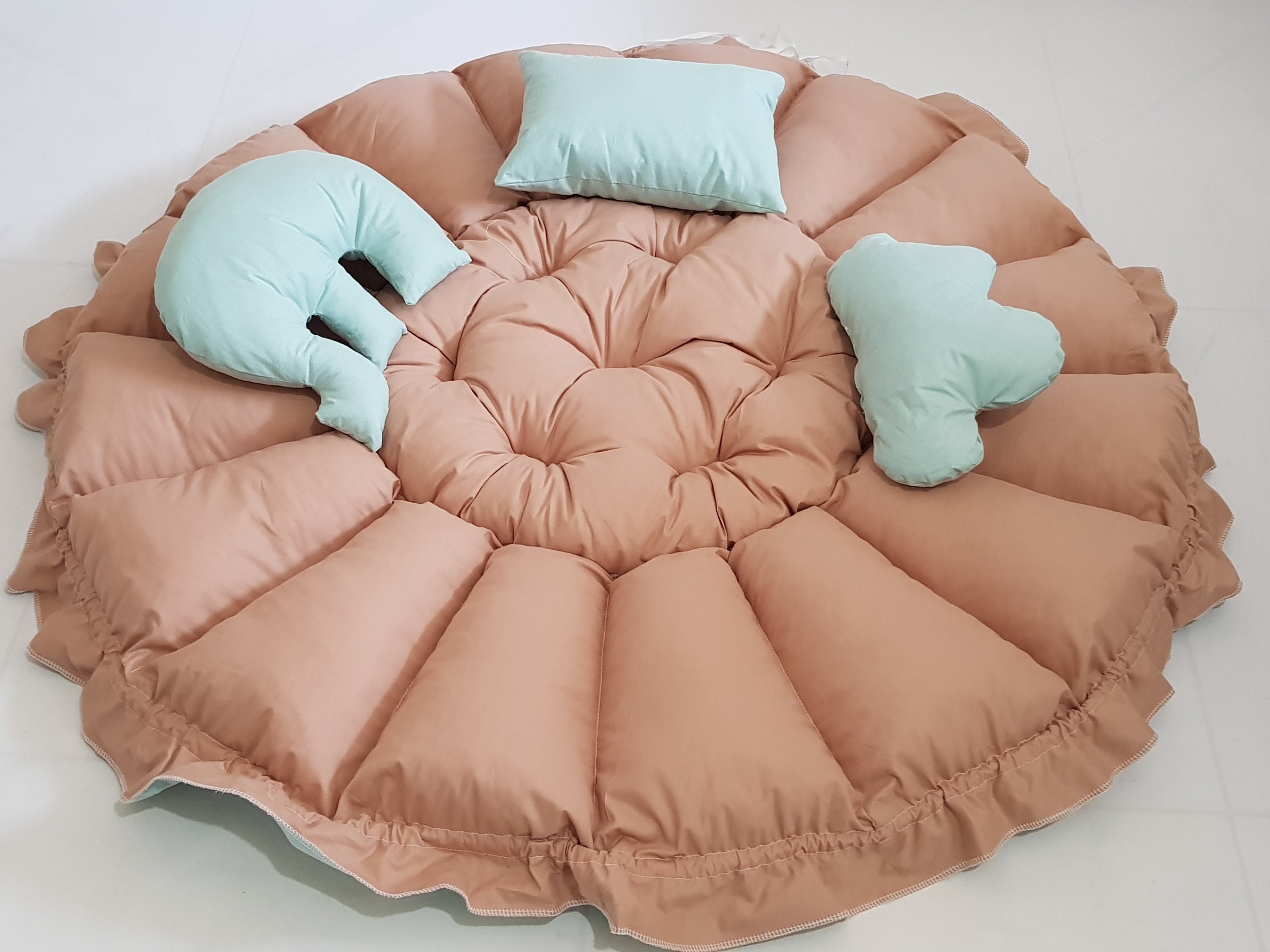 3'ü 1 Arada BabyNest Uyku ve Oyun Minderi Seti - 3 Figürlü Yastık Hediyeli Nil Yeşili ve Kahve Renk