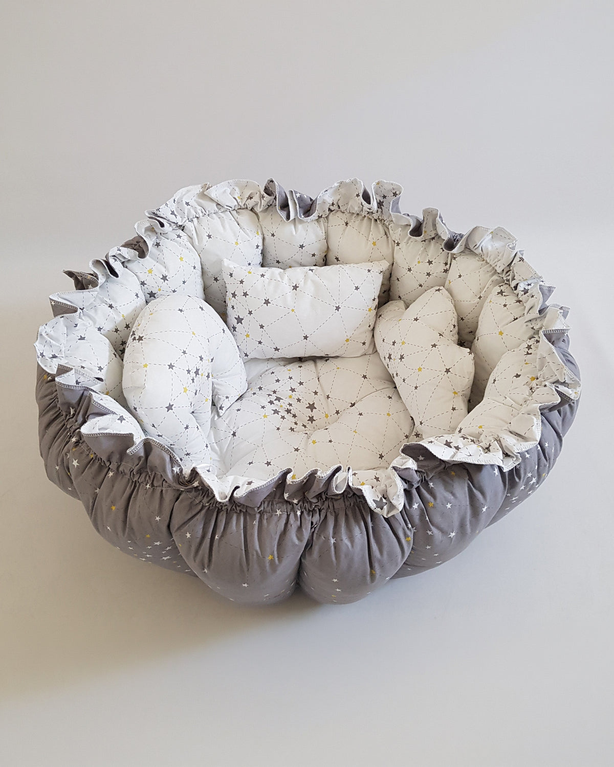 Samanyolu desenli 3'ü 1 arada BabyNest uyku ve oyun minderi, yuva hali