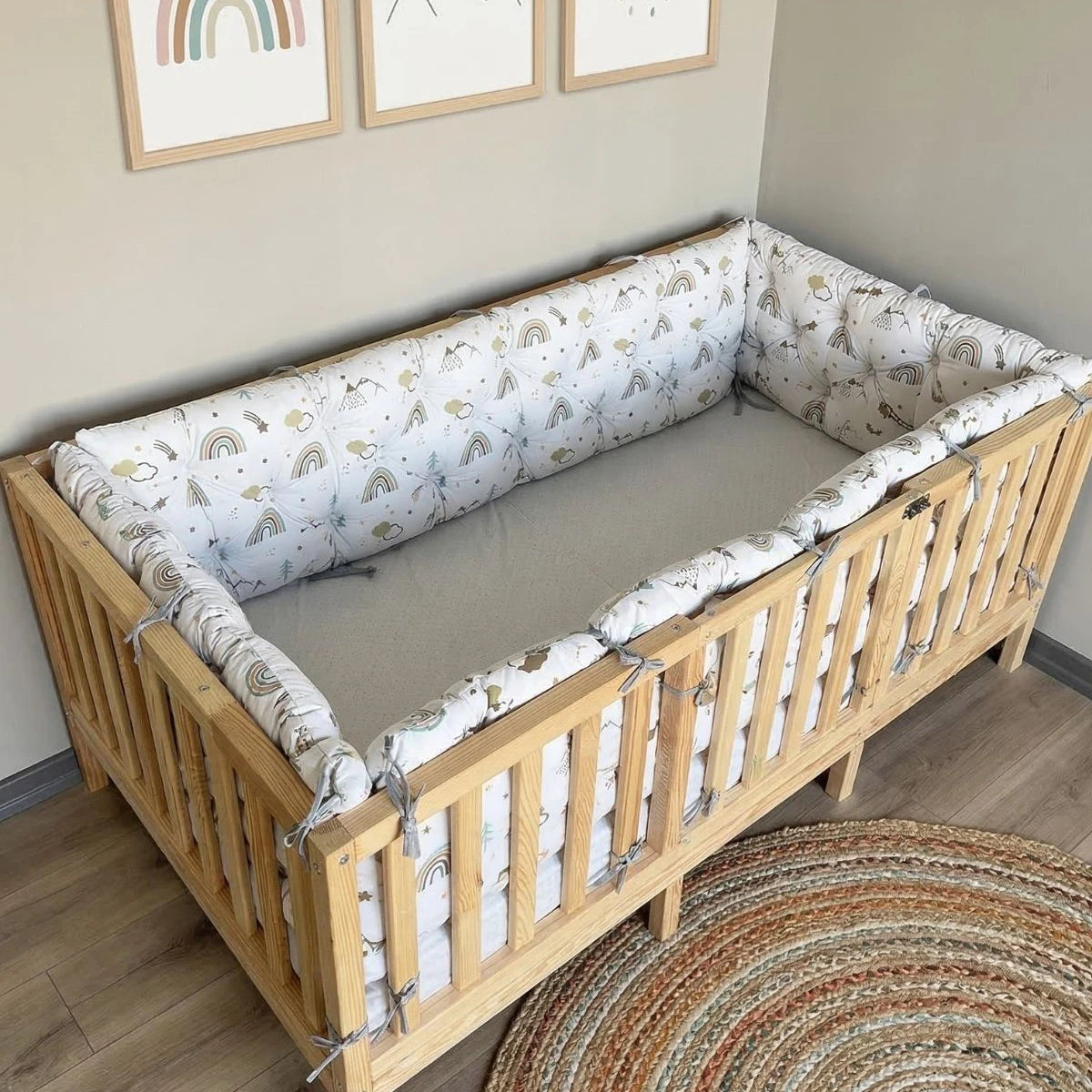 Montessori ve Beşik İçin 4 Kenar Koruma Seti Pamuk Kumaş Beyaz Gökkuşağı Desenli