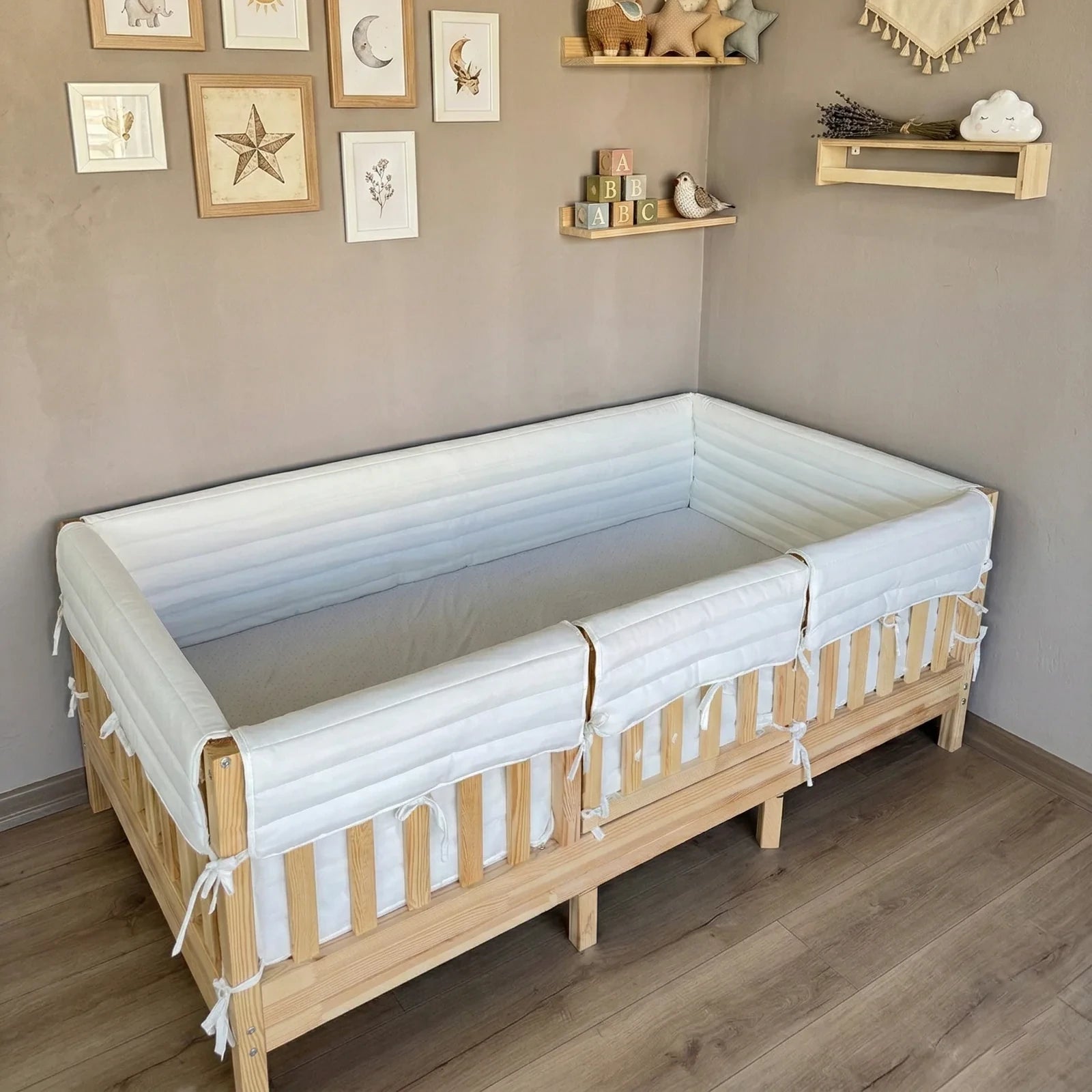 Montessori ve Beşik İçin Full İç-Dış Kenar Koruma Takımı - Darbe Önleyici Pofuduk Tasarım Ekru Renk