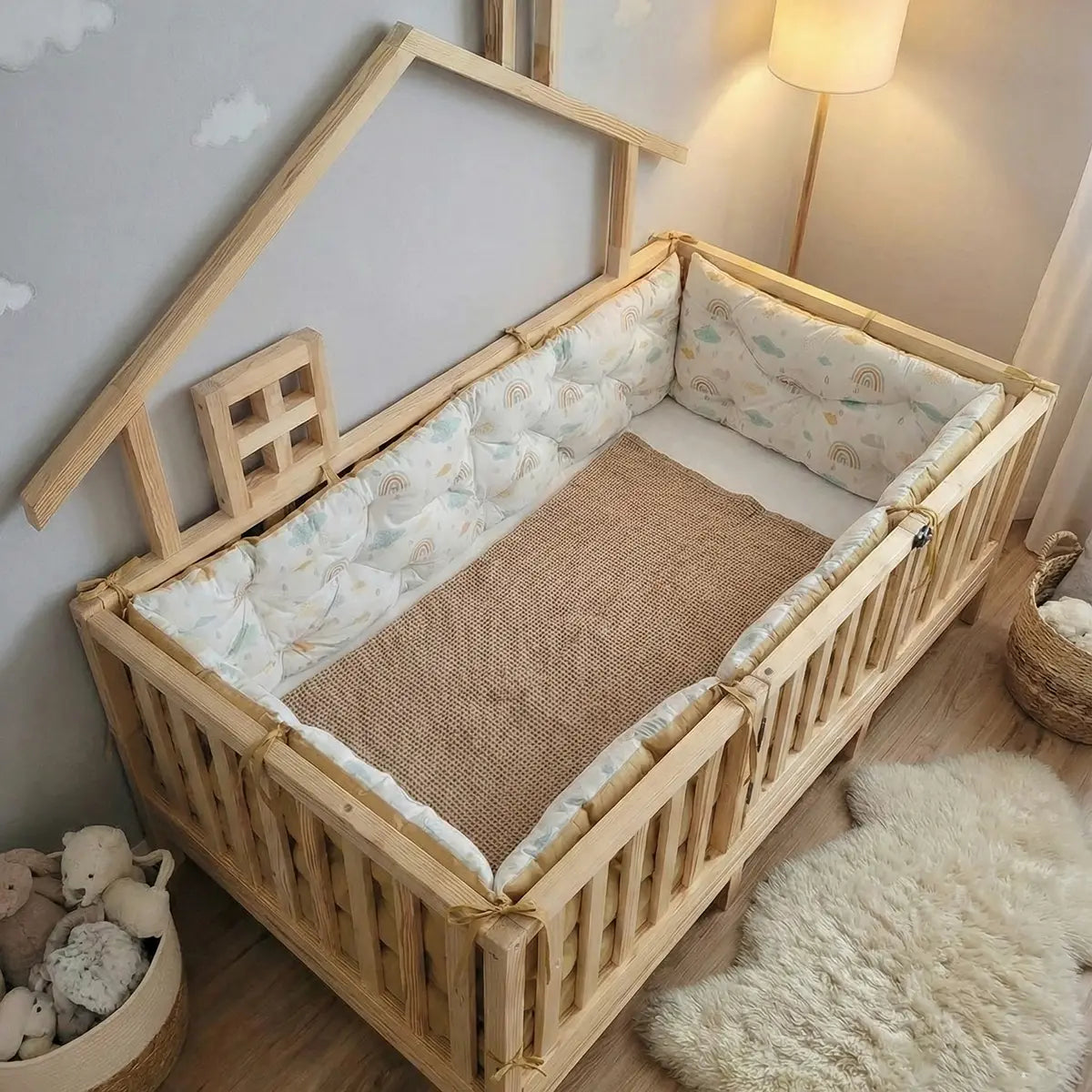 Beşik Kenar Koruma Minderi %100 Pamuk - Montessori Yatak Uyumlu - Bej Gökler - Buble Soft