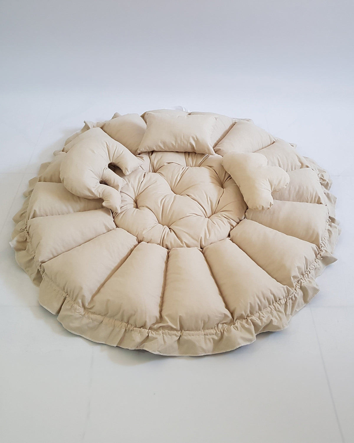 Vanilya BabyNest, düz serilmiş oyun minderi hali