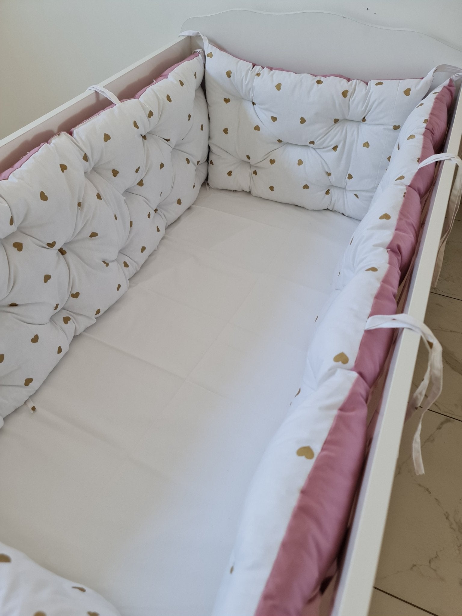 Bebek Beşik Kenar Koruma Takımı Kalpler %100 Pamuk Kumaş | Ossa Tasarım