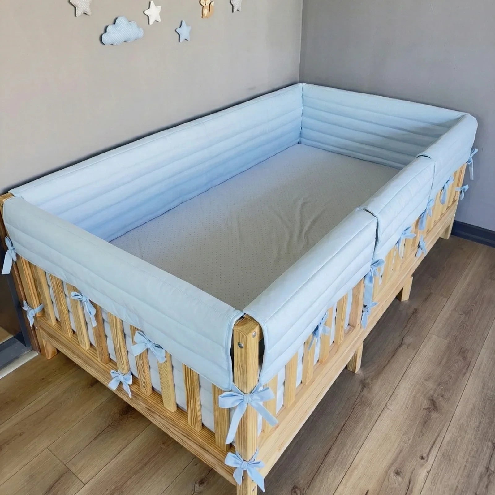 Montessori ve Beşik İçin Full İç-Dış Kenar Koruma Takımı - Darbe Önleyici Pofuduk Tasarım Bebe Mavi Renk