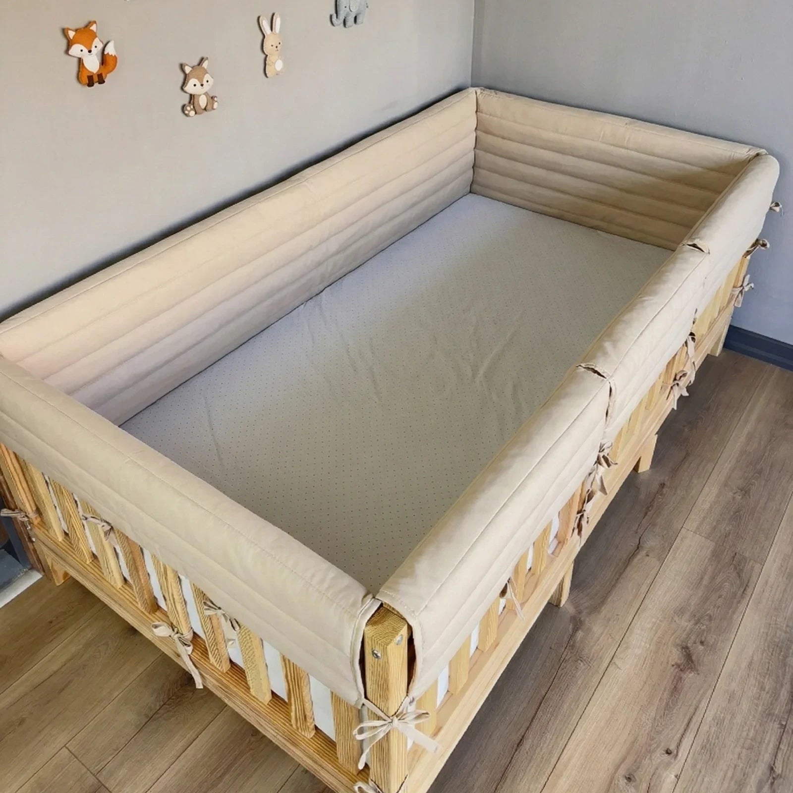 Montessori ve Beşik İçin Full İç-Dış Kenar Koruma Takımı - Darbe Önleyici Pofuduk Tasarım Vanilya Renk