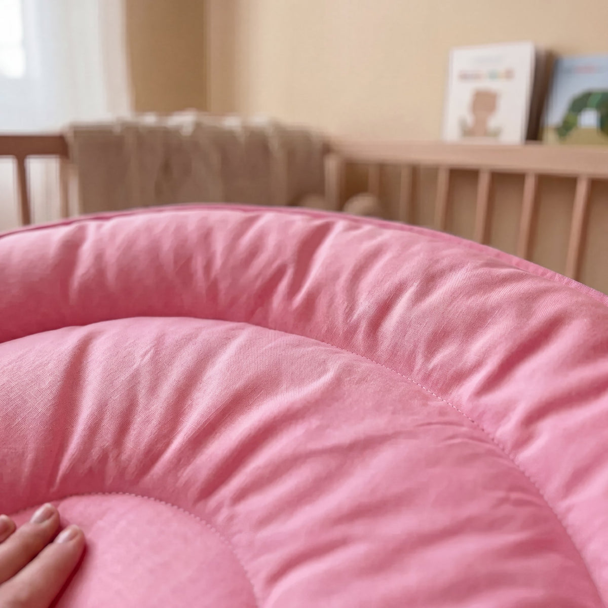 Şeker pembe yuvarlak bebek oyun minderi