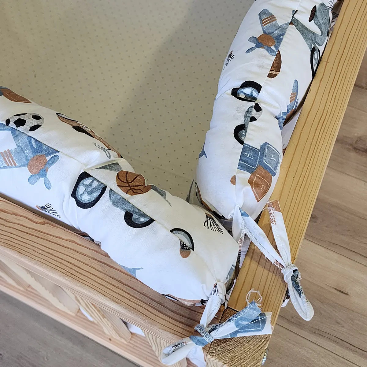 Beşik Kenar Koruma Minderi %100 Pamuk - Montessori Yatak Uyumlu - Uçaklar Desenli - Buble Soft